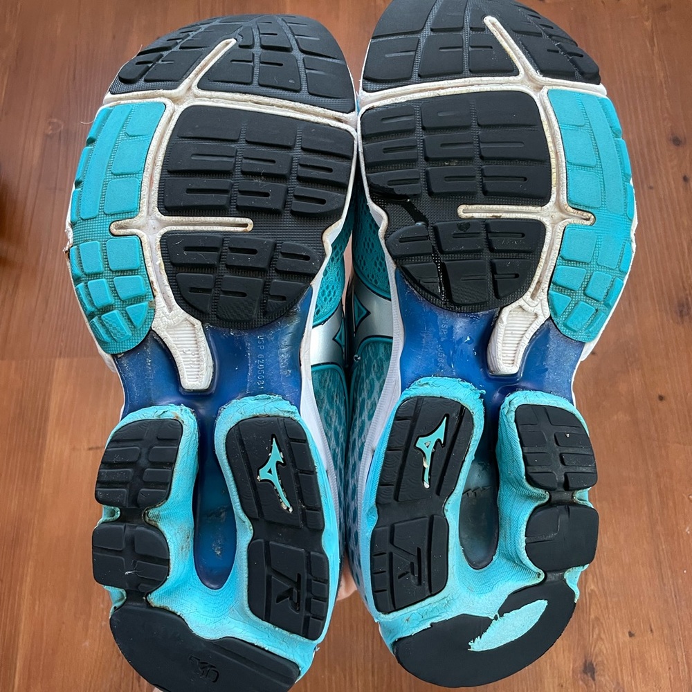 Mizuno Wave Rider 18 Shoes - Picture 3 of 8